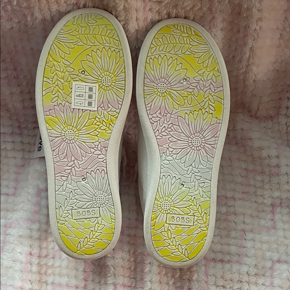 BOBS from Skechers - Picture 3 of 6